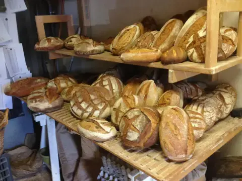 LA COURONNE DES PRES